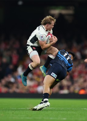 151125 - Wales v Japan, Quilter Nations Series - Blair Murray of Wales takes the high ball