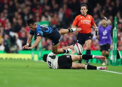 151125 - Wales v Japan, Quilter Nations Series - Tomoki Osada of Japan is upended by Louis Rees-Zammit of Wales