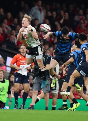 151125 - Wales v Japan, Quilter Nations Series - Blair Murray of Wales loses the ball in mid air