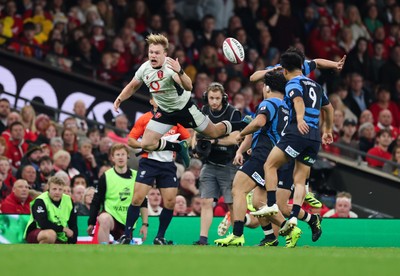 151125 - Wales v Japan, Quilter Nations Series - Blair Murray of Wales loses the ball in mid air