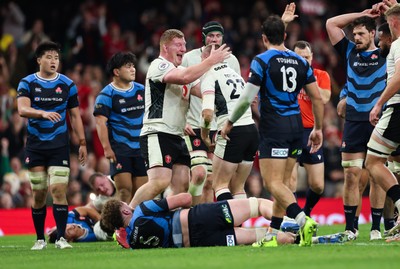 151125 - Wales v Japan, Quilter Nations Series - Nick Tompkins of Wales is congratulated by Rhys Carre of Wales after he dives in to score try