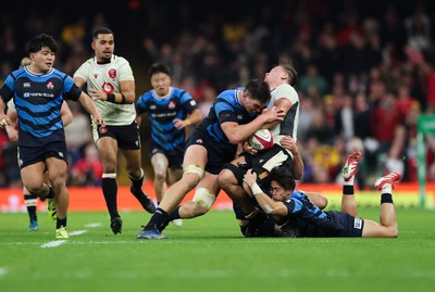 151125 - Wales v Japan, Quilter Nations Series - Harry Hockings of Japan hits Alex Mann of Wales in the final minute of the match
