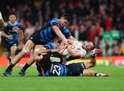 151125 - Wales v Japan, Quilter Nations Series - Harry Hockings of Japan hits Alex Mann of Wales in the final minute of the match