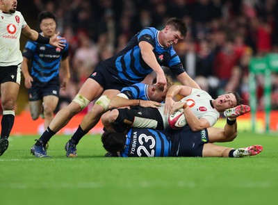 151125 - Wales v Japan, Quilter Nations Series - Harry Hockings of Japan hits Alex Mann of Wales in the final minute of the match