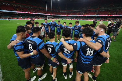 151125 - Wales v Japan, Quilter Nations Series - The Japanese team show their respect to the crowd