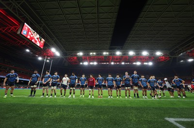 151125 - Wales v Japan, Quilter Nations Series - The Japanese team show their respect to the crowd