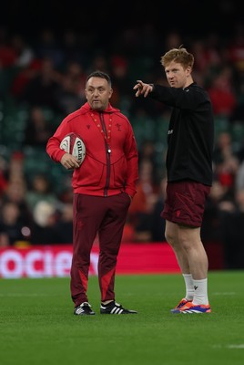 151125 - Wales v Japan, Quilter Nations Series - Wales attack coach Matt Sherratt with kicking coach Rhys Patchell