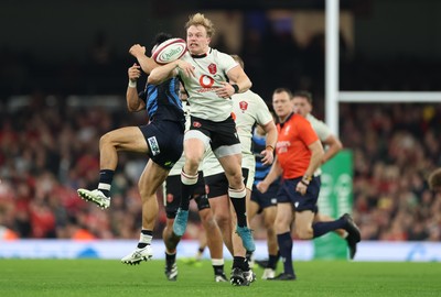 151125 - Wales v Japan, Quilter Nations Series - Blair Murray of Wales takes the ball