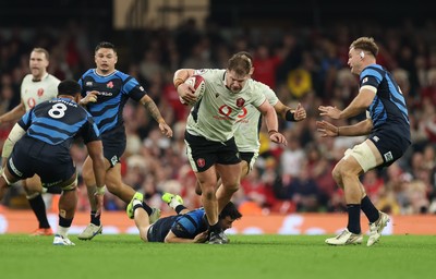 151125 - Wales v Japan, Quilter Nations Series - Olly Cracknell of Wales charges forward