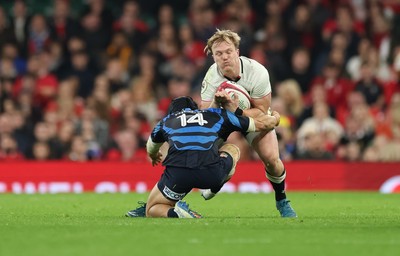 151125 - Wales v Japan, Quilter Nations Series - Blair Murray of Wales takes on Kippei Ishida of Japan