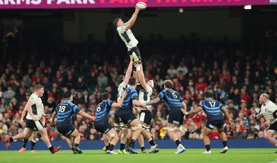 151125 - Wales v Japan, Quilter Nations Series - Alex Mann of Wales wins the line out