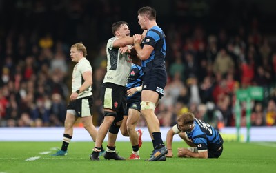 151125 - Wales v Japan, Quilter Nations Series - Alex Mann of Wales reacts and challenges Harry Hockings of Japan after a dangerous challenge