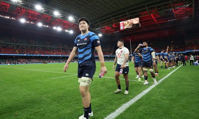 151125 - Wales v Japan, Quilter Nations Series - Japanese players show their respect to the crowd at the end of the match