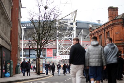 151125 - Wales v Japan - Quilter Nations Series - Fans outside the stadium