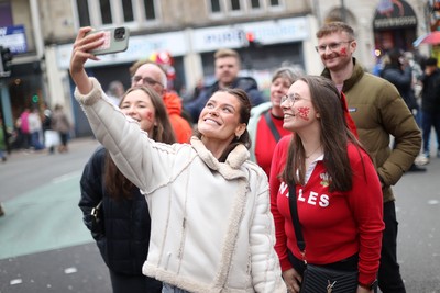 151125 - Wales v Japan - Quilter Nations Series - Fans outside the stadium