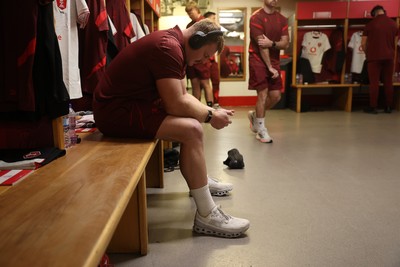 151125 - Wales v Japan - Quilter Nations Series - Dewi Lake of Wales in the dressing room before the game