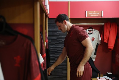 151125 - Wales v Japan - Quilter Nations Series - Tomos Williams of Wales  in the dressing room before the game