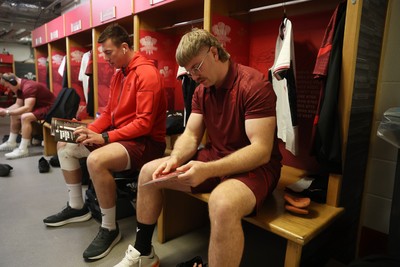 151125 - Wales v Japan - Quilter Nations Series - Adam Beard and Aaron Wainwright of Wales in the dressing room before the game