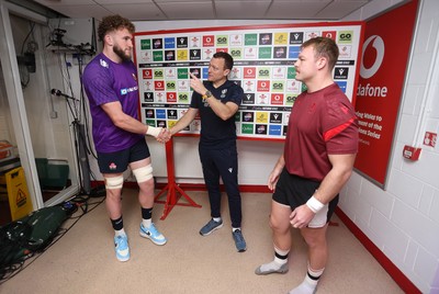 151125 - Wales v Japan - Quilter Nations Series - Captains during the coin toss