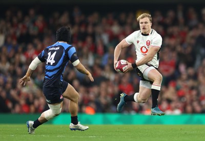151125 - Wales v Japan - Quilter Nations Series - Blair Murray of Wales is challenged by Kippei Ishida of Japan 