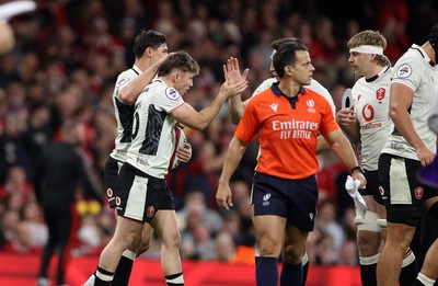 151125 - Wales v Japan - Quilter Nations Series - Dan Edwards of Wales celebrates scoring a try with team mates
