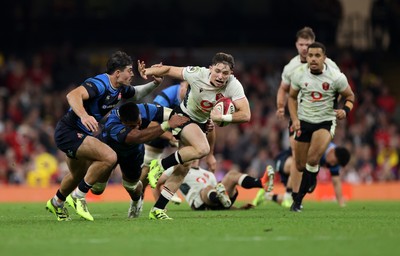 151125 - Wales v Japan - Quilter Nations Series - Dan Edwards of Wales is tackled by Dylan Riley of Japan 