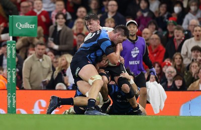 151125 - Wales v Japan - Quilter Nations Series - Harry Hockings of Japan is given a yellow card for this tackle on Alex Mann of Wales 