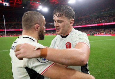 151125 - Wales v Japan - Quilter Nations Series - Alex Mann of Wales celebrates at full time