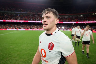 151125 - Wales v Japan - Quilter Nations Series - Alex Mann of Wales celebrates at full time