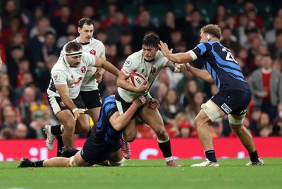 151125 - Wales v Japan - Quilter Nations Series - Louis Rees-Zammit of Wales is tackled by Tyler Paul of Japan 