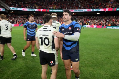 151125 - Wales v Japan - Quilter Nations Series - Dan Edwards of Wales shakes hands with the opposition