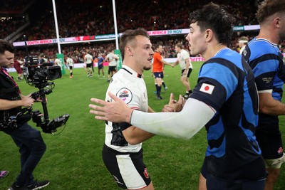 151125 - Wales v Japan - Quilter Nations Series - Jarrod Evans of Wales and Dylan Riley of Japan 