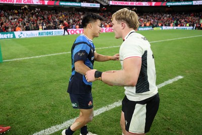 151125 - Wales v Japan - Quilter Nations Series - Blair Murray of Wales with the opposition