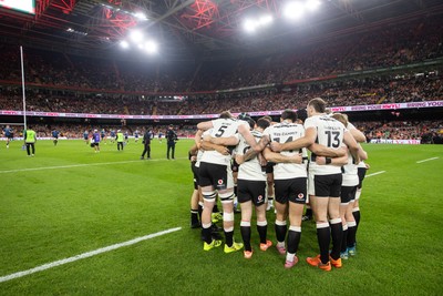 151125 - Wales v Japan - Quilter Nations Series - Wales team huddle before the game