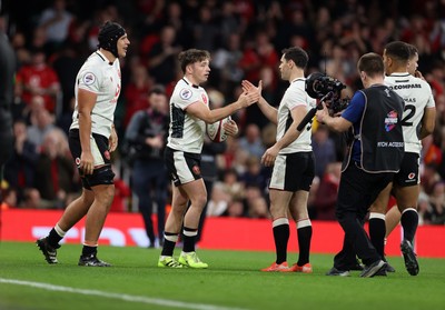 151125 - Wales v Japan - Quilter Nations Series - Dan Edwards of Wales celebrates scoring a try with team mates