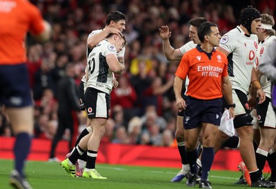151125 - Wales v Japan - Quilter Nations Series - Dan Edwards of Wales celebrates scoring a try with team mates