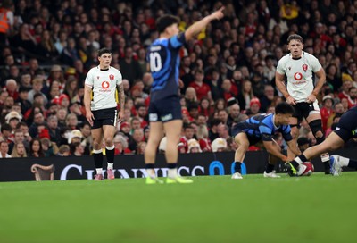 151125 - Wales v Japan - Quilter Nations Series - Louis Rees-Zammit of Wales 
