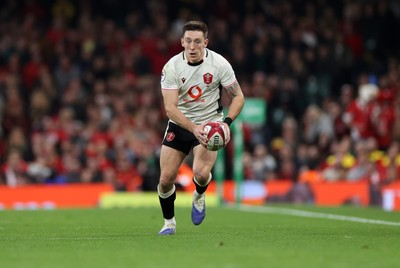 151125 - Wales v Japan - Quilter Nations Series - Josh Adams of Wales 