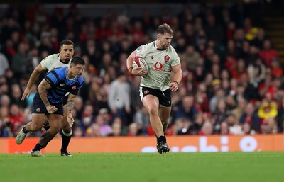 151125 - Wales v Japan - Quilter Nations Series - Olly Cracknell of Wales 