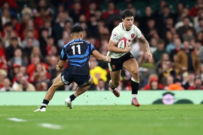 151125 - Wales v Japan - Quilter Nations Series - Louis Rees-Zammit of Wales is tackled b Tomoki Osada of Japan 
