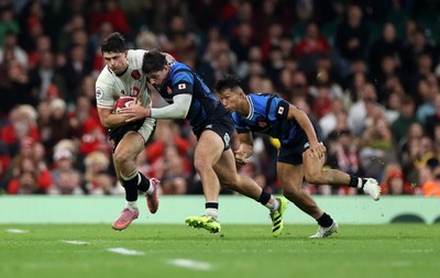 151125 - Wales v Japan - Quilter Nations Series - Louis Rees-Zammit of Wales is tackled b Tomoki Osada of Japan 