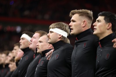 151125 - Wales v Japan - Quilter Nations Series - Aaron Wainwright of Wales sings the anthem
