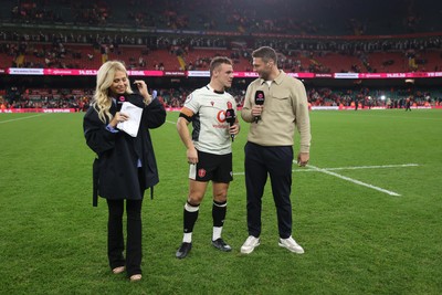 151125 - Wales v Japan - Quilter Nations Series - Jarrod Evans of Wales with Dan Biggar at full time
