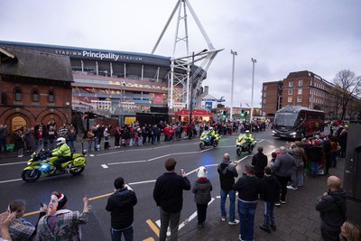 151125 - Wales v Japan, Quilter Nations Series - The Wales team coach arrives at the Principality Stadium
