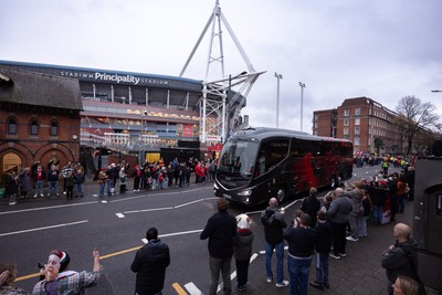 151125 - Wales v Japan, Quilter Nations Series - The Wales team coach arrives at the Principality Stadium