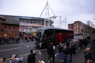 151125 - Wales v Japan, Quilter Nations Series - The Wales team coach arrives at the Principality Stadium