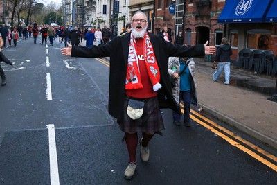 151125 - Wales v Japan - Quilter Nations Series - Wales fans outside the stadium