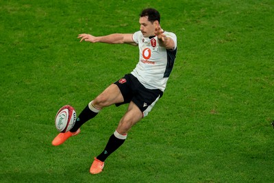 151125 - Wales v Japan - Quilter Nations Series - Tomos Williams of Wales kicks