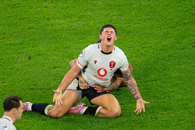 151125 - Wales v Japan - Quilter Nations Series - Louis Rees-Zammit of Wales