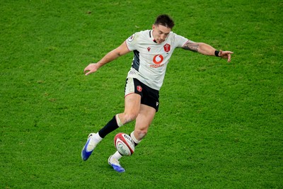 151125 - Wales v Japan - Quilter Nations Series - Josh Adams of Wales kicks